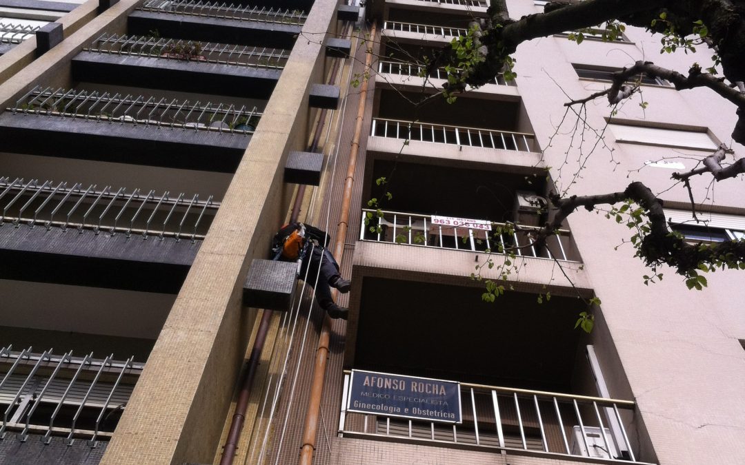 Braga | Mudança de Tubos de queda em fachada de edifício