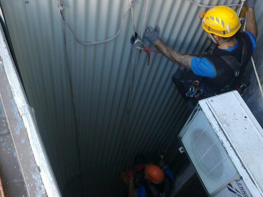 Braga | Fixação de revestimento em chapa perfilada em fachada