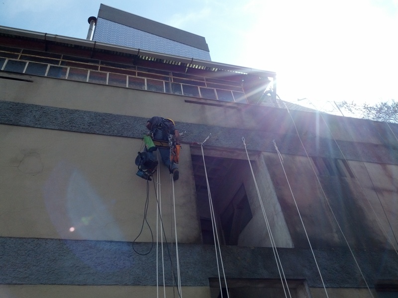 Braga | Preparação de fixações em fachada